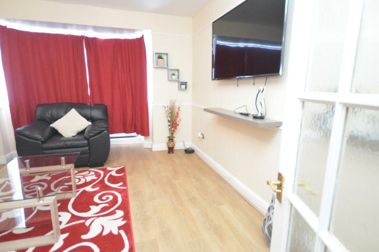 Four Bedroom Townhouse 12 Minutes Walk To Excel Exhibition Centre Λονδίνο Εξωτερικό φωτογραφία