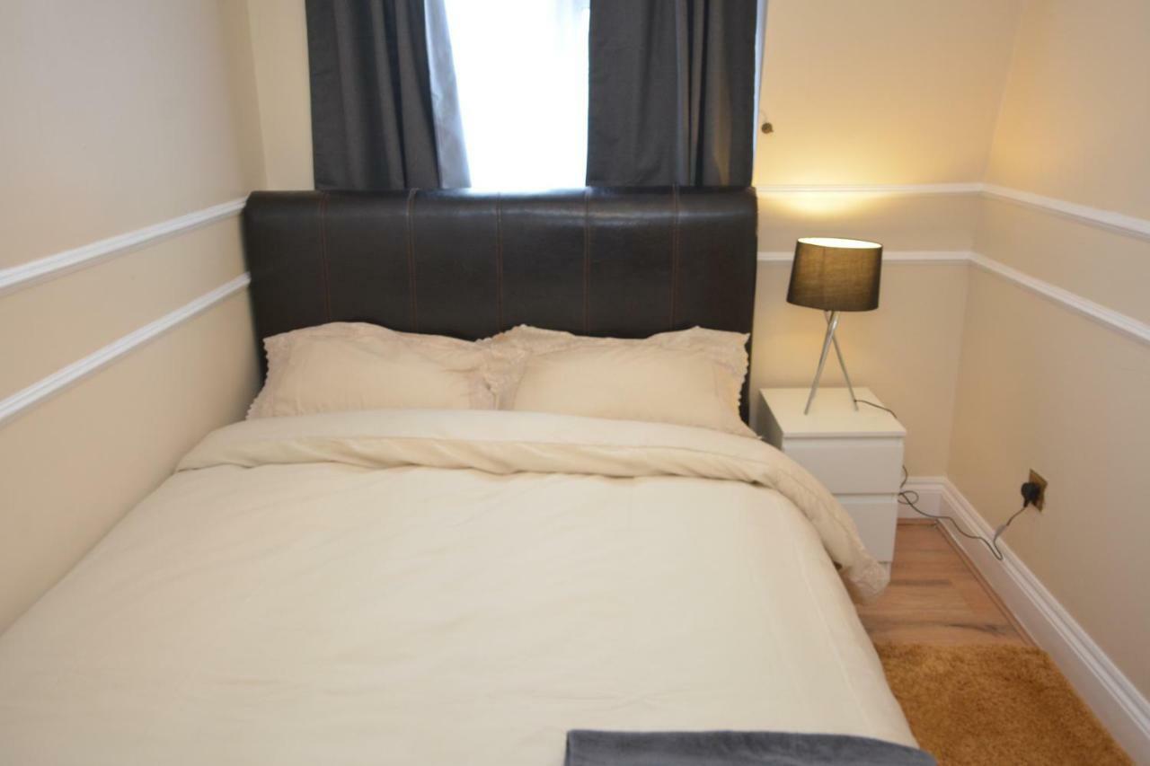 Four Bedroom Townhouse 12 Minutes Walk To Excel Exhibition Centre Λονδίνο Εξωτερικό φωτογραφία