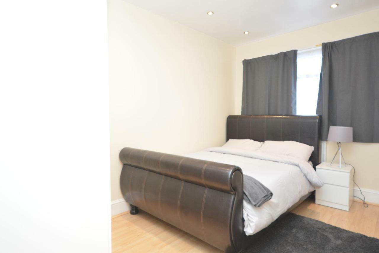 Four Bedroom Townhouse 12 Minutes Walk To Excel Exhibition Centre Λονδίνο Εξωτερικό φωτογραφία