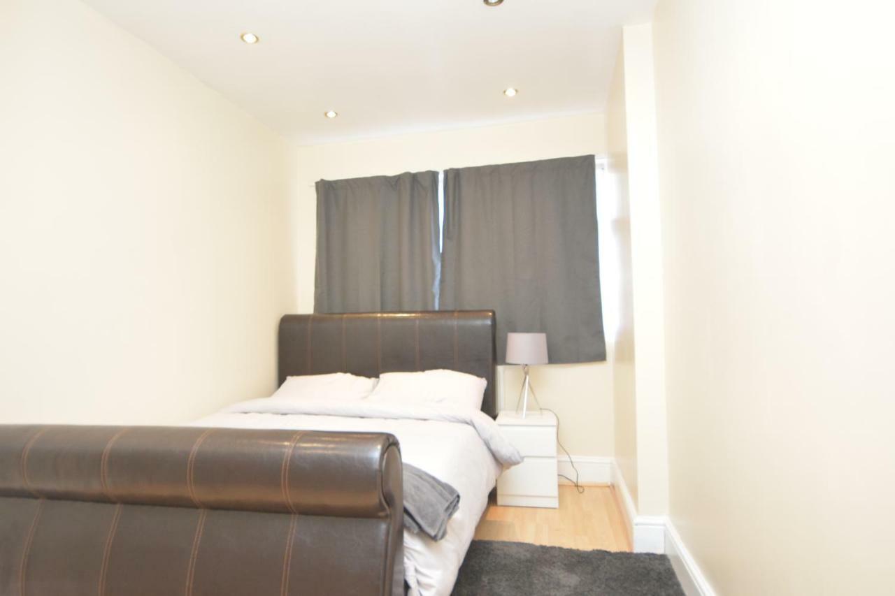 Four Bedroom Townhouse 12 Minutes Walk To Excel Exhibition Centre Λονδίνο Εξωτερικό φωτογραφία